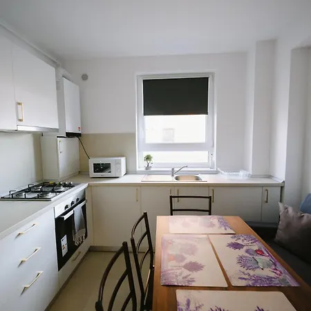 Spring - Mall Coresi Apartmán