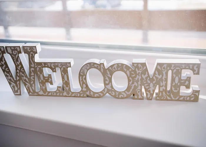 Spring - Mall Coresi Apartmán *