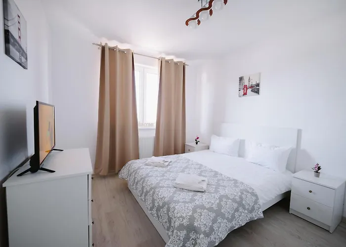 Spring - Mall Coresi Apartmán *